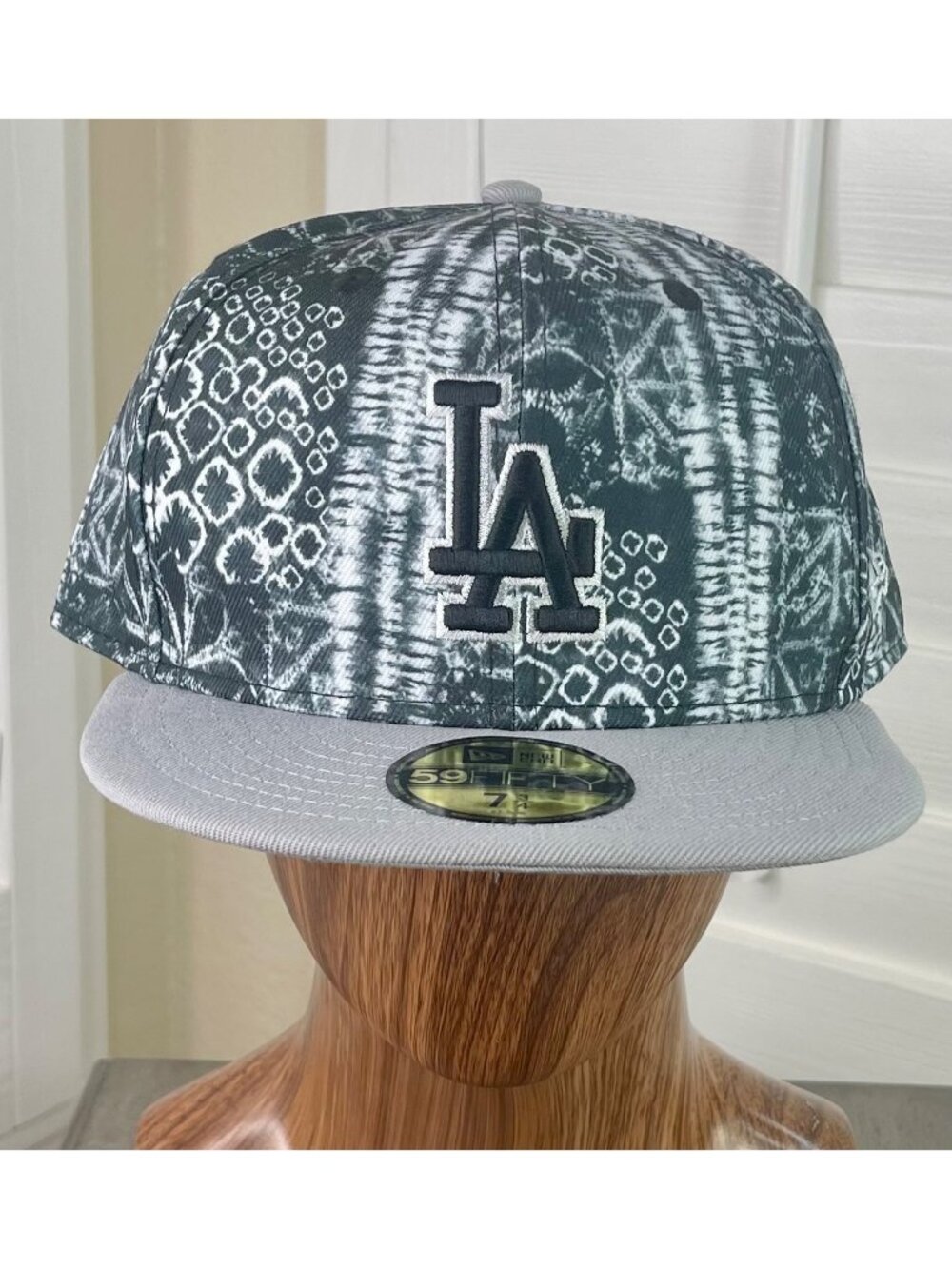 New Era 59Fifty MLB Los Angeles Dodgers Tie-Dye Gray Brim Fitted Hat Size 7 3/4